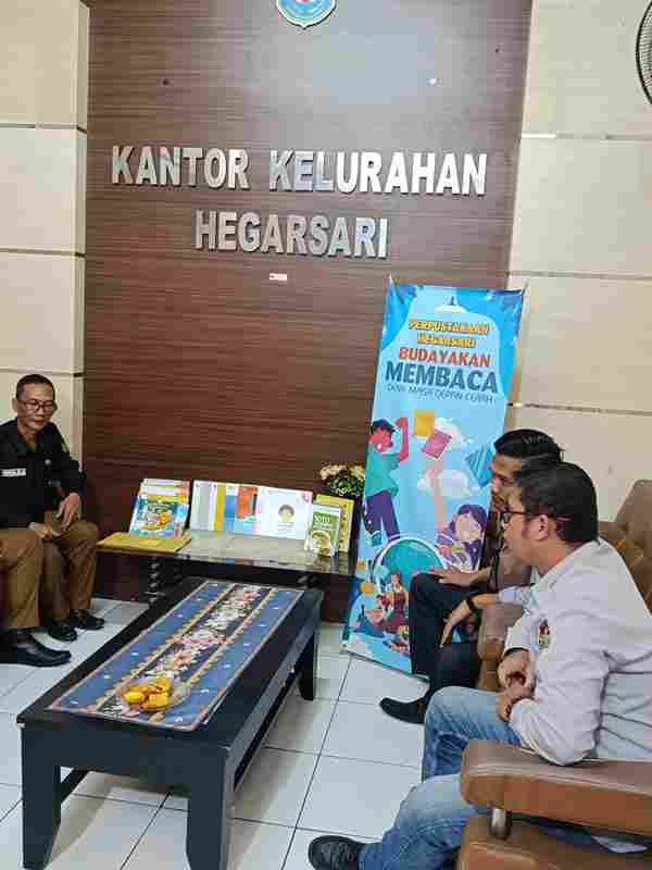 Kordiv HP2HM Bawaslu Kota Banjar, Wahidan di dampingi staf bawaslu kota Banjar saat pengawasan coktas kpu di kelurahan hegarsari kecamatan pataruman