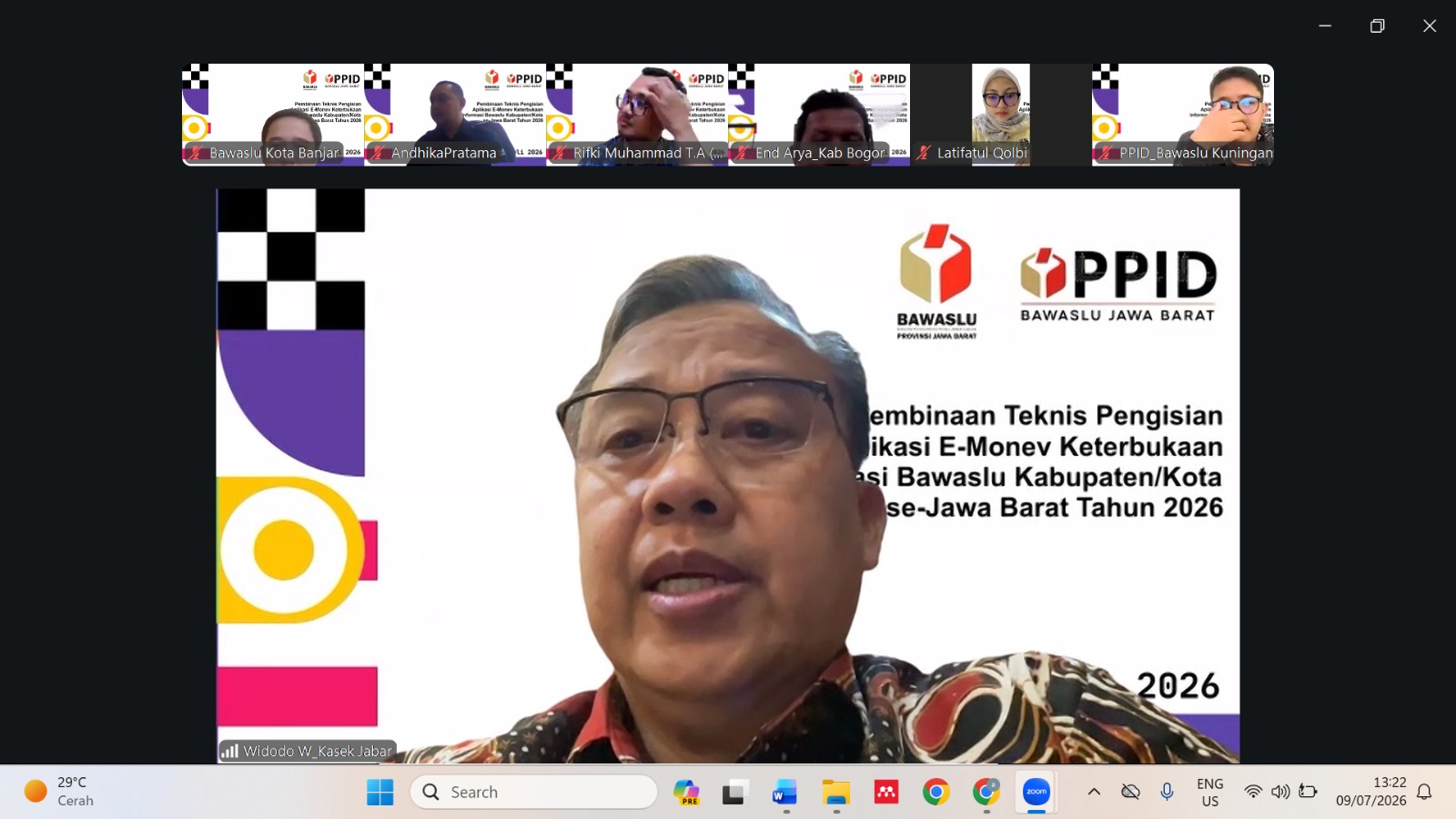 Tangkap layar zoom meeting  kegiatan Peningkatan Kapasitas dan Persiapan Pengisian Self Assessment Questionnaire (SAQ) Keterbukaan Informasi Publik yang diselenggarakan oleh Bawaslu Provinsi Jawa Barat (9/07/2026)