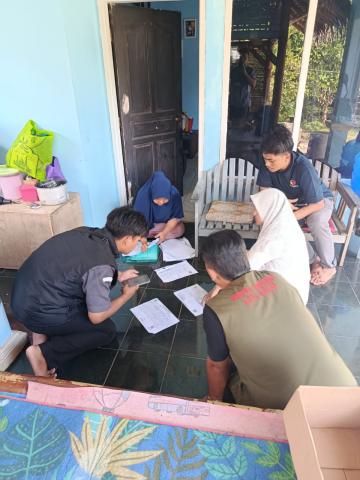 Staf Bawaslu Kota Banjar verifikasi langsung data pemilih untuk menyinkronkan data administratif dengan kondisi riil di lapangan