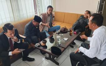 Wahidan Anggota Bawaslu Kota Banjar saat diskusi bersama ketua dan sejumlah anggota DPRD Kota Banjar