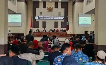 Rudi Ilham Ginanjar Ketua Bawaslu Kota Banjar saat menghadiri rapat paripurna LPKJ TA 2025 di gedung DPRD
