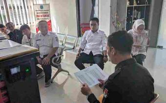Kordiv PPPS di dampingi Staf Bawaslu Kota Banjar dalam pengawasan coktas Kpu di Kelurahan Langensari