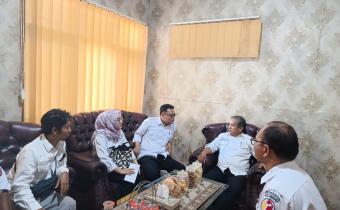 kordiv PPPS Bawaslu Kota Banjar, Solehan di dampingi Staf saat melaksanakan uji petik di Desa Kujangsari 