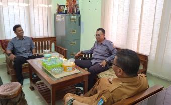 Ketua Bawaslu Kota Banjar saat berdialog dengan pihak Disporapar Kota Banjar