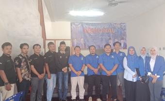 Anggota Bawaslu Kota Banjar, Wahidan di dampingi staf saat melaksanakan pengawasan PDPPB di Kantor Partai PAN (10/09/2026)